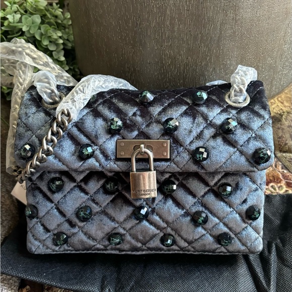 Authentic KURT GEIGER LONDON Velvet magnetic closure convertible Crosby/shoulder - Picture 1 of 16